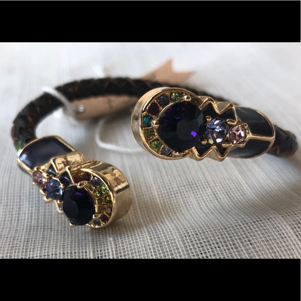 Leather bracelet with crystals and enamel
